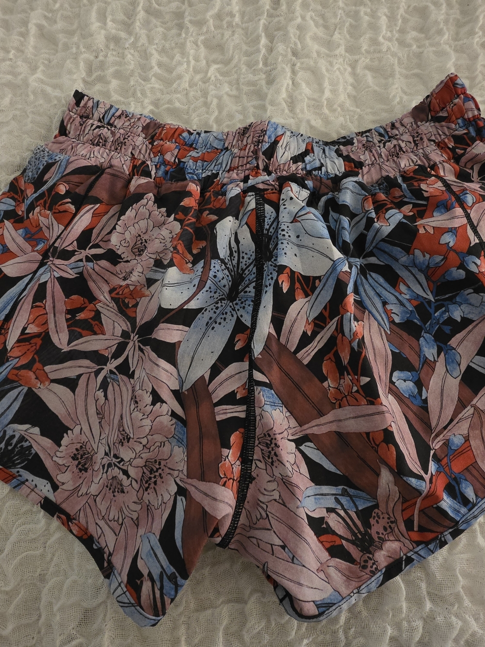 lululemon Hotty shorts. Size 4. Great condition